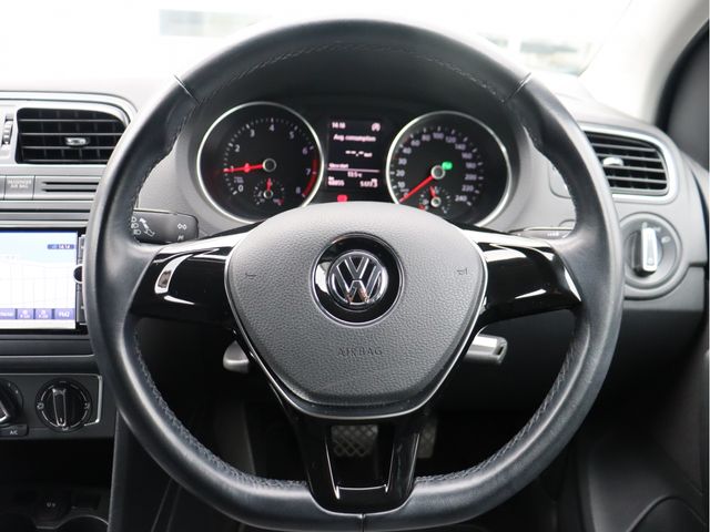 VOLKSWAGEN POLO 2016 Image 31