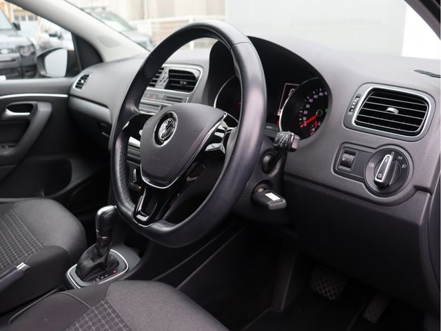 VOLKSWAGEN POLO 2016 Image 31