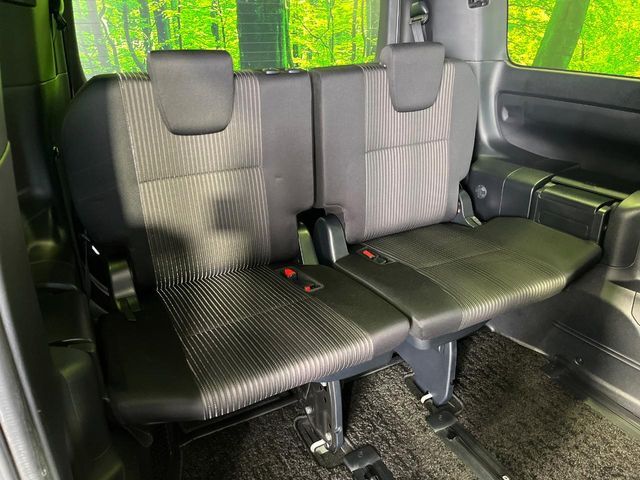 TOYOTA VOXY 4WD 2019 Image 31