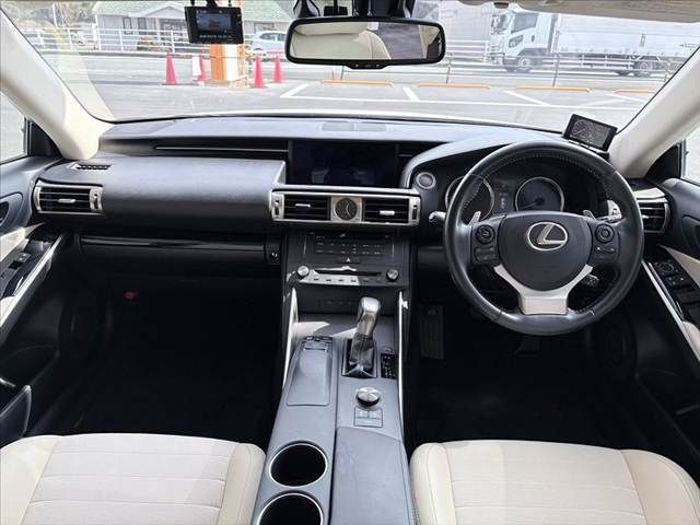 TOYOTA LEXUS IS200T 2016 Image 31