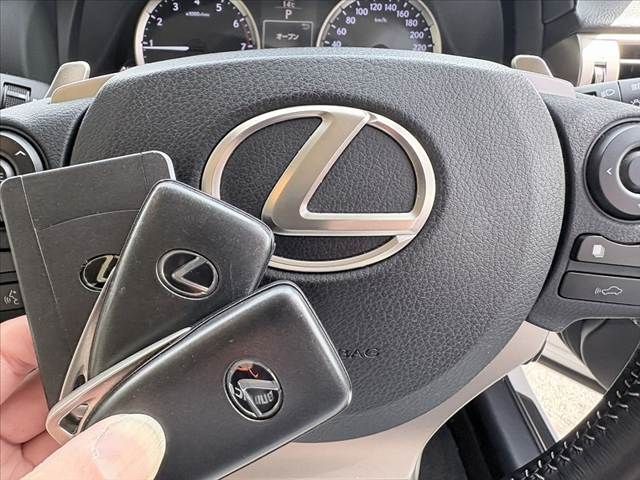 TOYOTA LEXUS IS200T 2016 Image 31