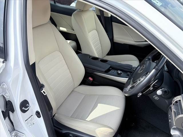 TOYOTA LEXUS IS200T 2016 Image 31