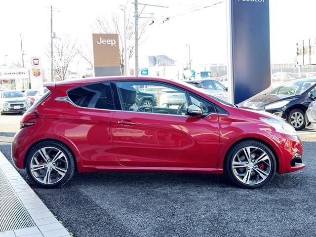 PEUGEOT 208 2016 Image 31