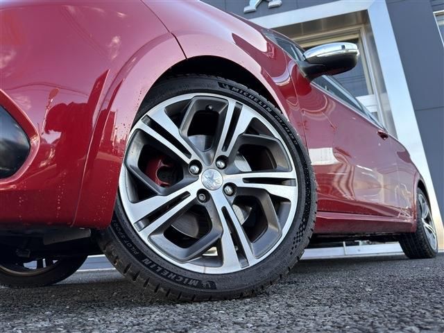 PEUGEOT 208 2016 Image 31