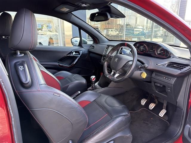 PEUGEOT 208 2016 Image 31