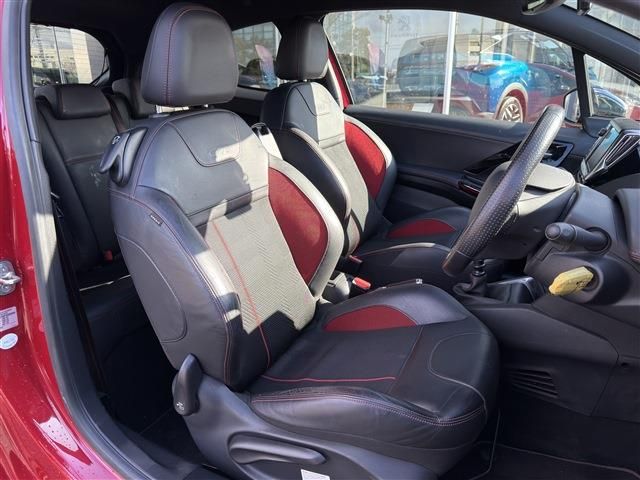 PEUGEOT 208 2016 Image 31