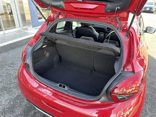 PEUGEOT 208 2016 Image 31