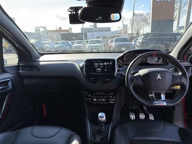 PEUGEOT 208 2016 Image 31