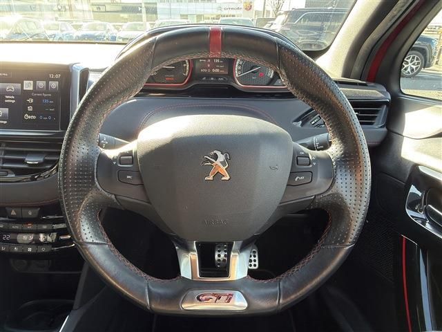 PEUGEOT 208 2016 Image 31