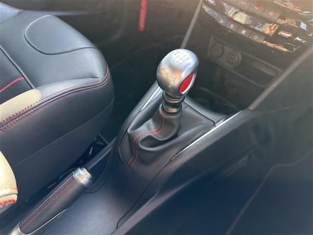 PEUGEOT 208 2016 Image 31