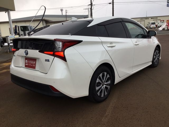 TOYOTA PRIUS 2019 Image 31