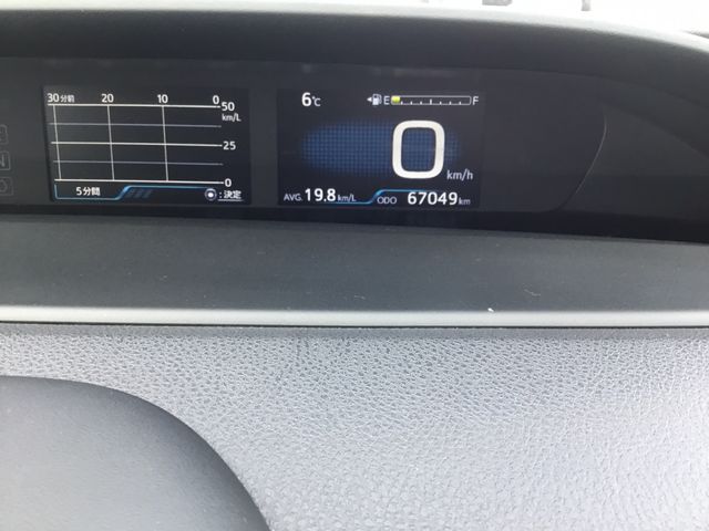 TOYOTA PRIUS 2019 Image 31