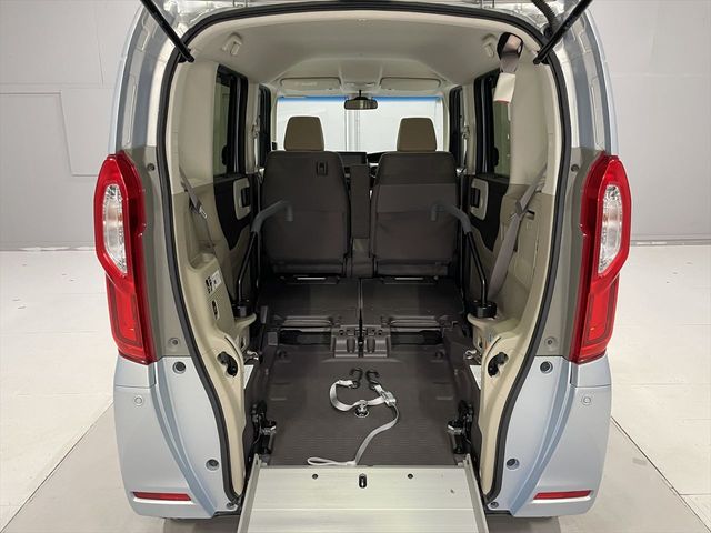 HONDA N BOX 2018 Image 31