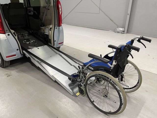 HONDA N BOX 2018 Image 31