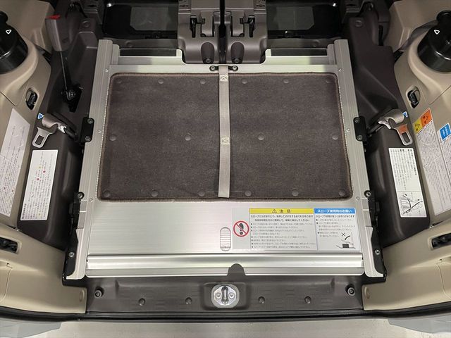 HONDA N BOX 2018 Image 31