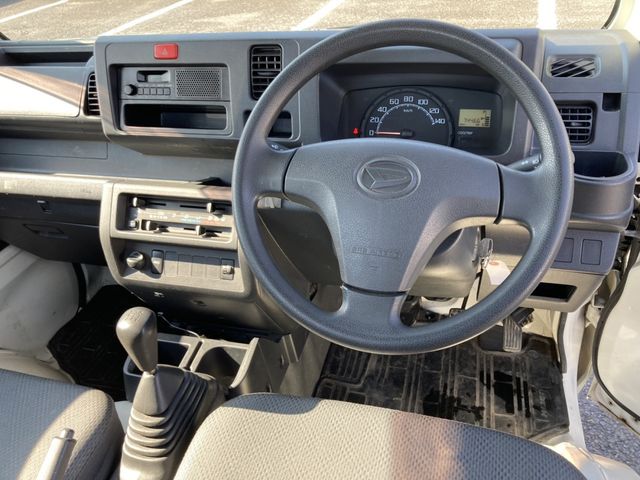 DAIHATSU HIJET TRUCK 4WD 2017 Image 31