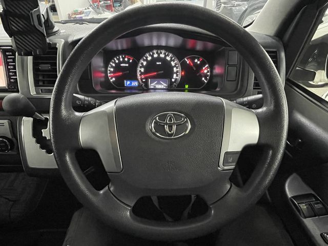 TOYOTA HIACE VAN 2WD 2018 Image 31