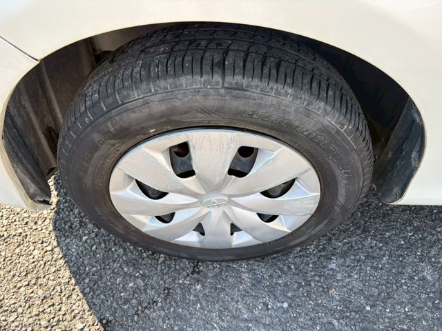 TOYOTA VITZ 2013 Image 31