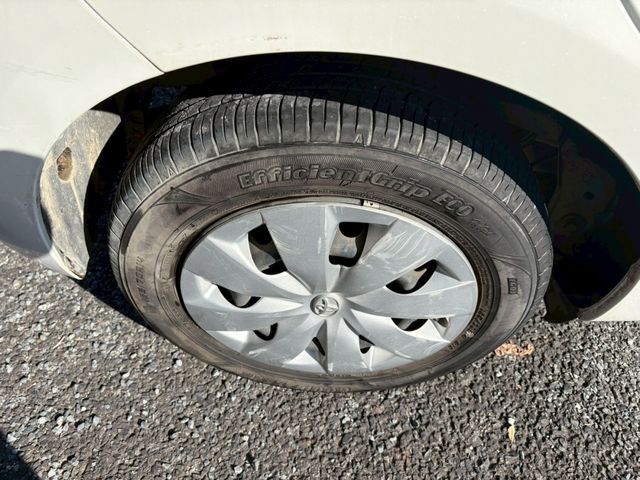 TOYOTA VITZ 2013 Image 31