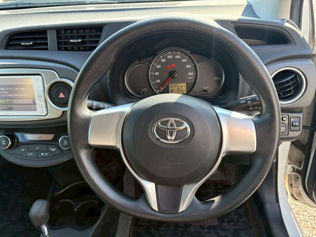 TOYOTA VITZ 2013 Image 31