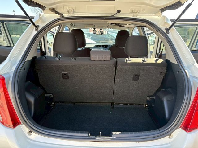 TOYOTA VITZ 2013 Image 31