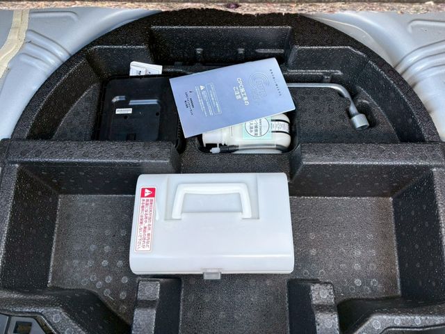 TOYOTA VITZ 2013 Image 31