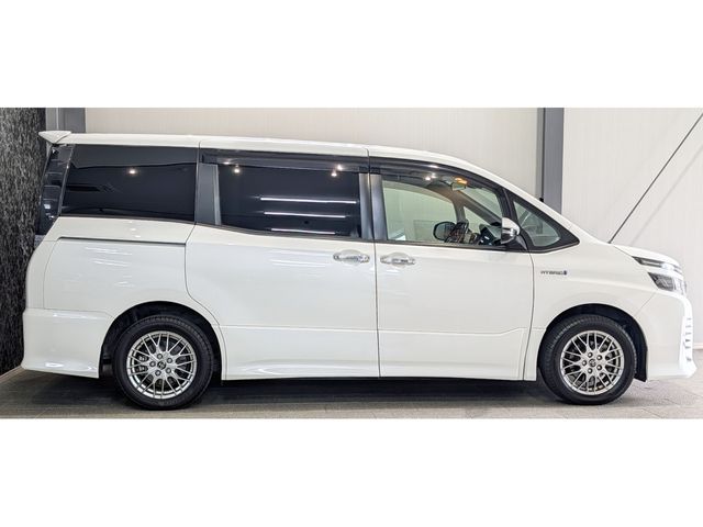 TOYOTA VOXY HYBRID 2016 Image 31