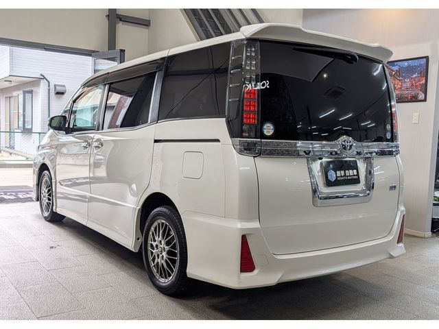 TOYOTA VOXY HYBRID 2016 Image 31