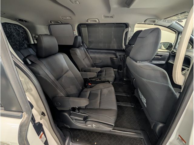 TOYOTA VOXY HYBRID 2016 Image 31