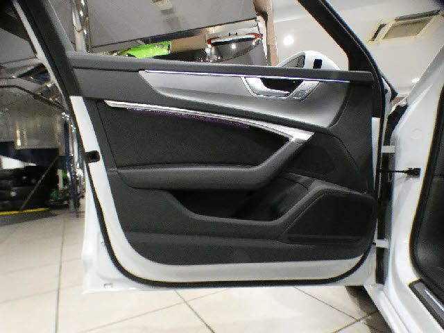 AUDI A6 AVANT 2022 Image 31