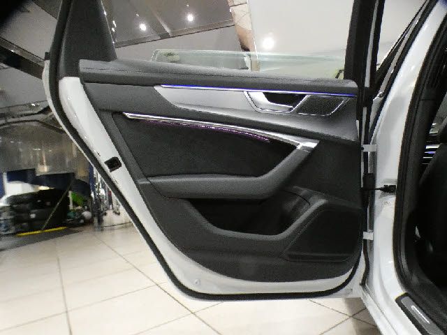 AUDI A6 AVANT 2022 Image 31