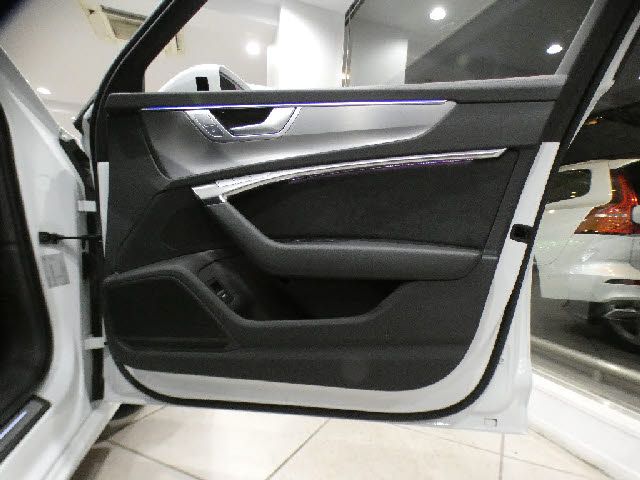 AUDI A6 AVANT 2022 Image 31