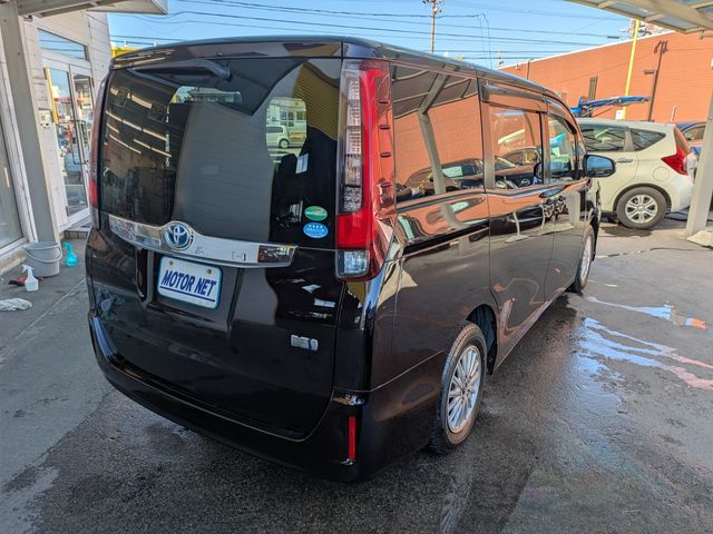 TOYOTA NOAH HYBRID 4WD 2015 Image 31