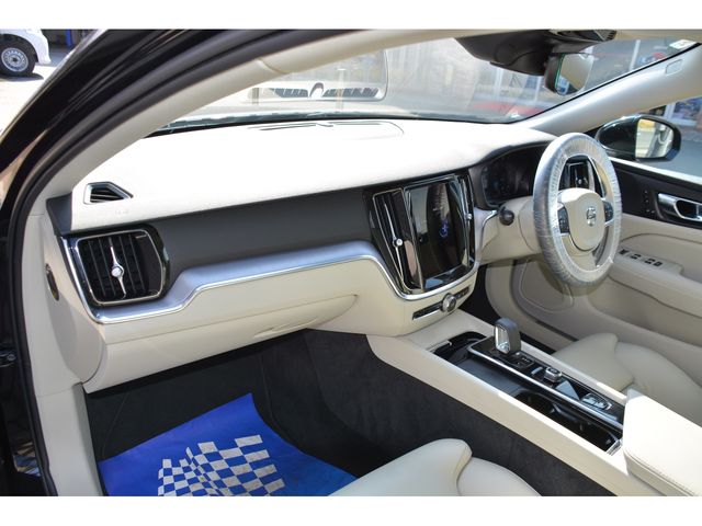 VOLVO V60 2022 Image 31