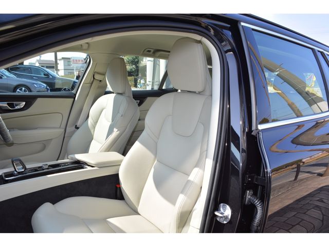 VOLVO V60 2022 Image 31