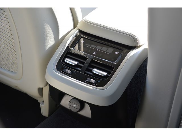 VOLVO V60 2022 Image 31