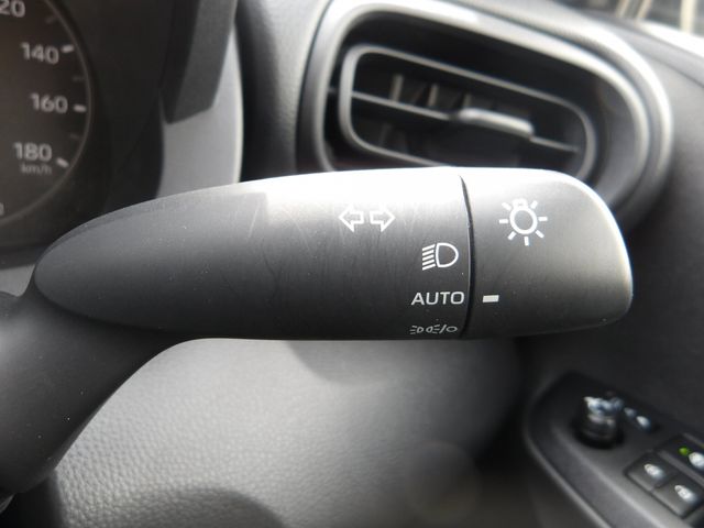 TOYOTA YARIS 2022 Image 31