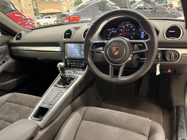 PORSCHE 718CAYMAN 2018 Image 31