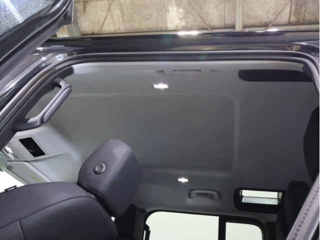 ROVER DEFENDER 2025 Image 31