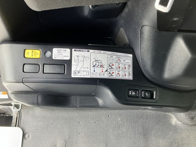 TOYOTA ESQUIRE 4WD 2019 Image 31