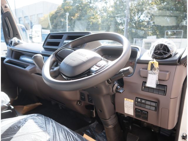 MITSUBISHI CANTER 2025 Image 31