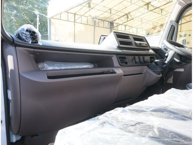 MITSUBISHI CANTER 2025 Image 31