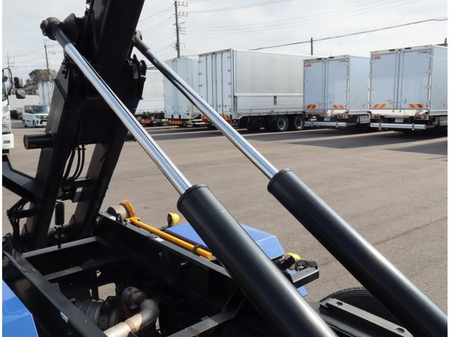 MITSUBISHI CANTER 2023 Image 31