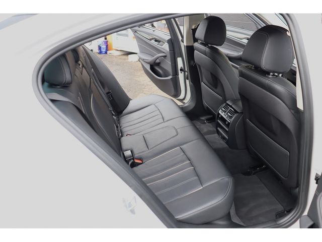 BMW 5SERIES SEDAN 2017 Image 31