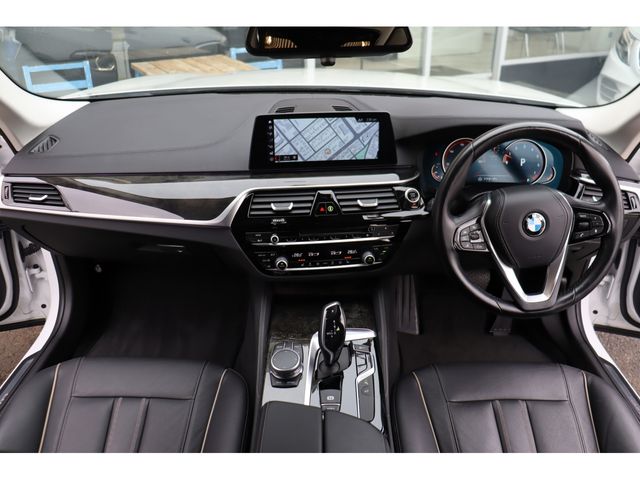BMW 5SERIES SEDAN 2017 Image 31