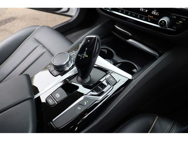 BMW 5SERIES SEDAN 2017 Image 31