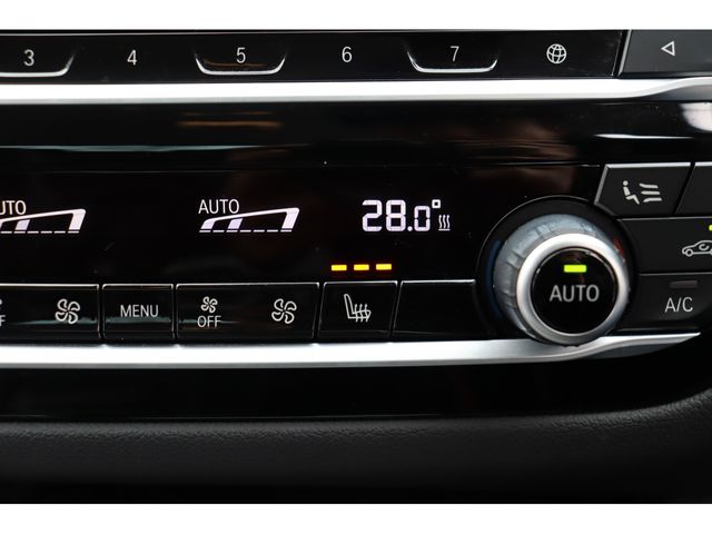 BMW 5SERIES SEDAN 2017 Image 31