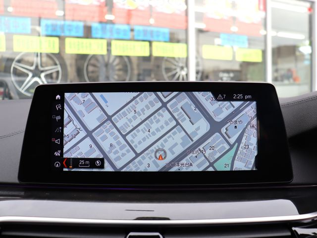 BMW 5SERIES SEDAN 2017 Image 31