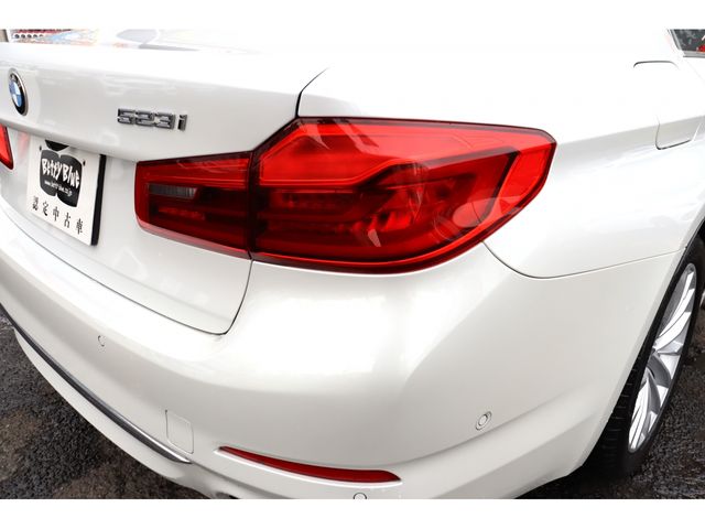 BMW 5SERIES SEDAN 2017 Image 31