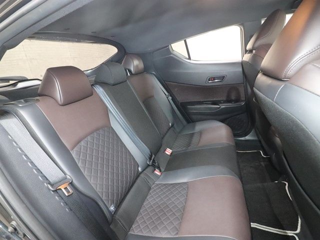 TOYOTA C-HR 2018 Image 31